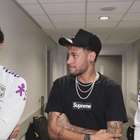De volta, Neymar agradece médico e fisioterapeuta da Seleção