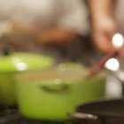 Chef ensina receitas aos cozinheiros do Bom Prato