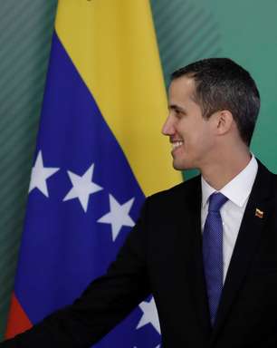 Bolsonaro ataca PT e Psol ao declarar apoio a Guaidó