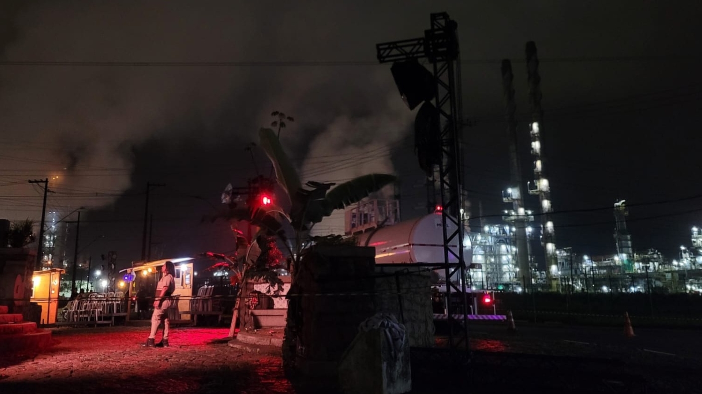 O espetáculo, criado em 2019 e com nova temporada sendo apresentada neste ano, acontece em meio ao Polo Industrial de Cubatão  Foto: Beatriz Araujo/Terra