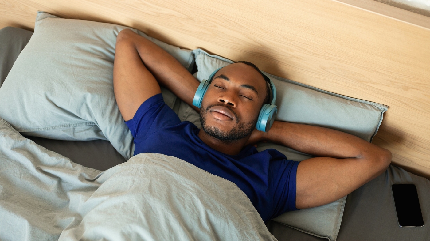 App traz meditação para melhorar o sono; conteúdos podem ser ouvidos com a tela bloqueada  Foto: Prostock-studio / Adobe Stock