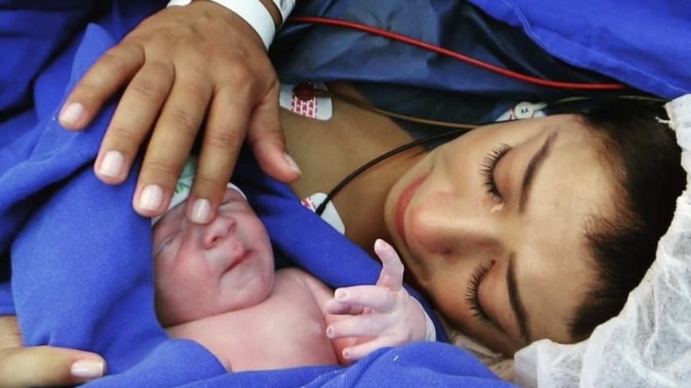 Thais Renovatto e o filho mais velho, João. Eu tinha muito leite e não podia amamentar", conta  Foto: Arquivo pessoal