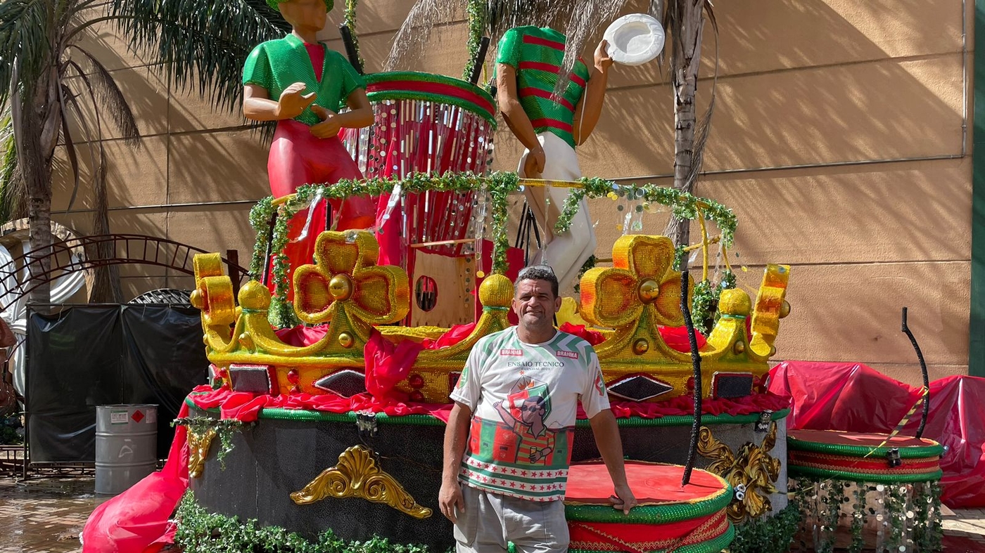Além do carnaval, Fernando Rodrigues trabalha com obras  Foto: Jerson Pita/Terra