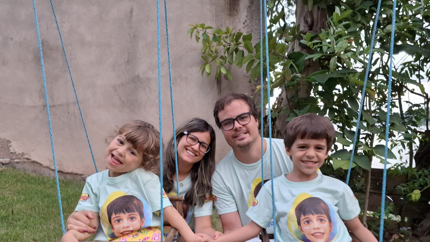 A família do menino Enrico, de 5 anos, diagnosticado com distrofia muscular de Duchenne  Foto: Arquivo pessoal