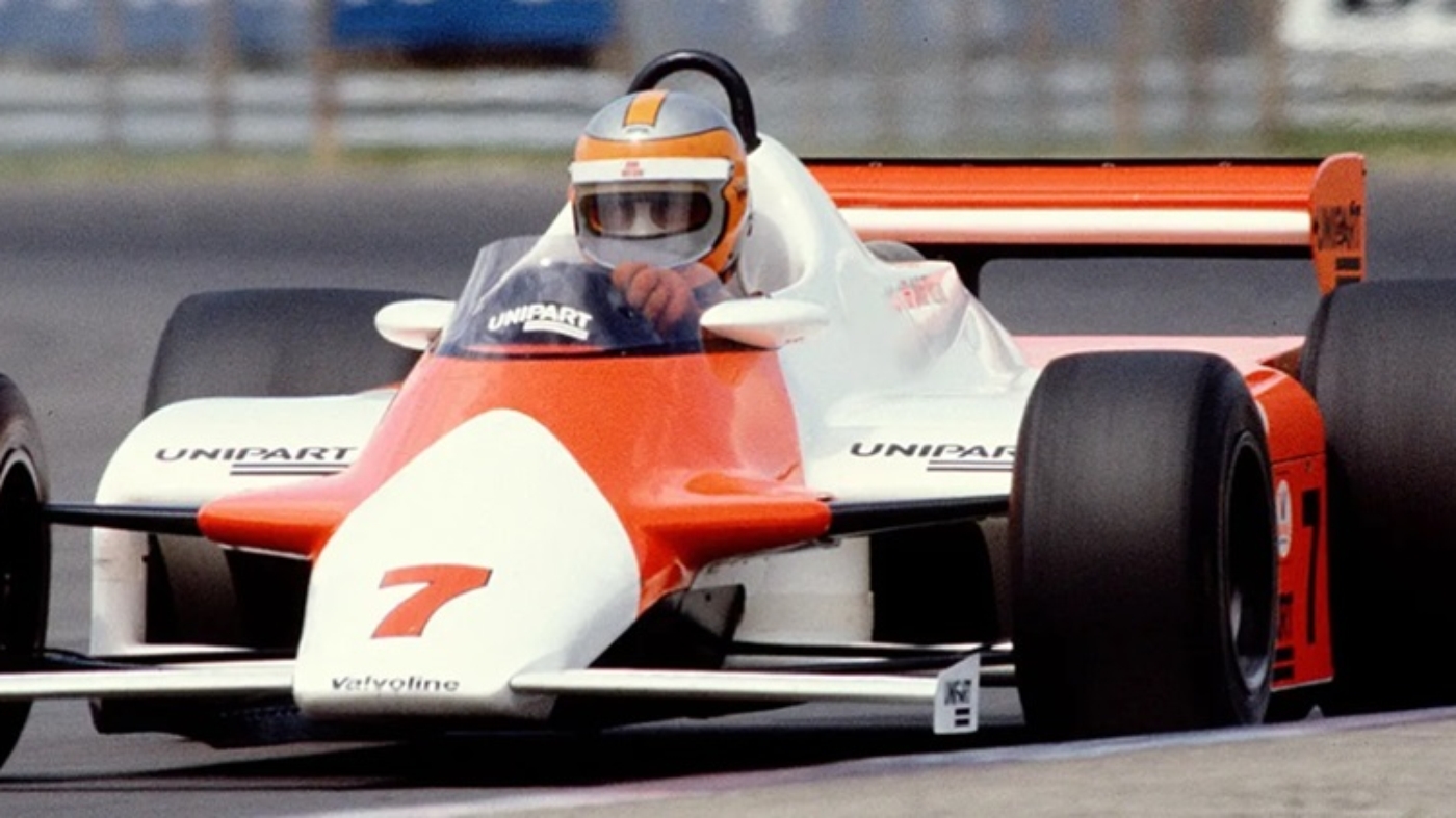John Watson a caminho da primeira vitória do MP 4/1 em Silverstone, em 1981  Foto: McLaren