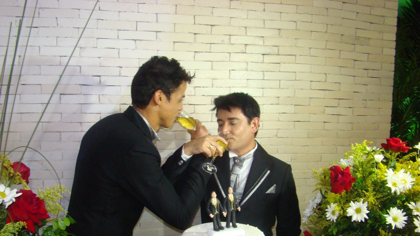 Casal oficializou união em Rondônia, um dos estados com as taxas mais baixas de casamentos homoafetivos  Foto: Arquivo pessoal/Thonny Hawanny