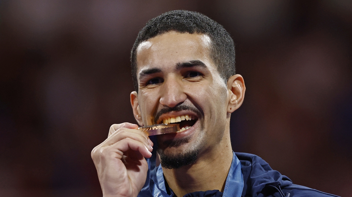 Netinho comemora bronze no taekwondo nos Jogos de Paris  Foto: REUTERS/Albert Gea