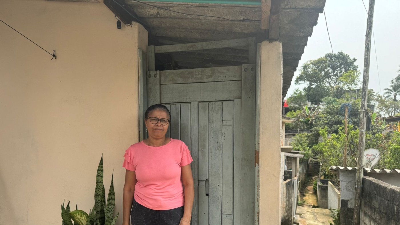 Madalena Félix da Silva sonha com o dia em que terá o abastecimento de água tratada em sua casa  Foto: Isabella Lima/Terra