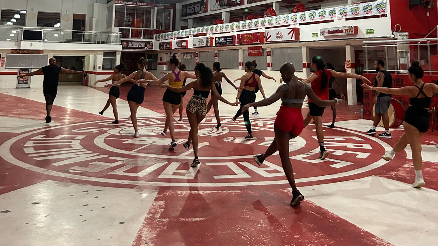 Gringas desfilam na Sapucaí e até aprendem português para ter gingado brasileiro  Foto: Catarina Carvalho/Redação Terra
