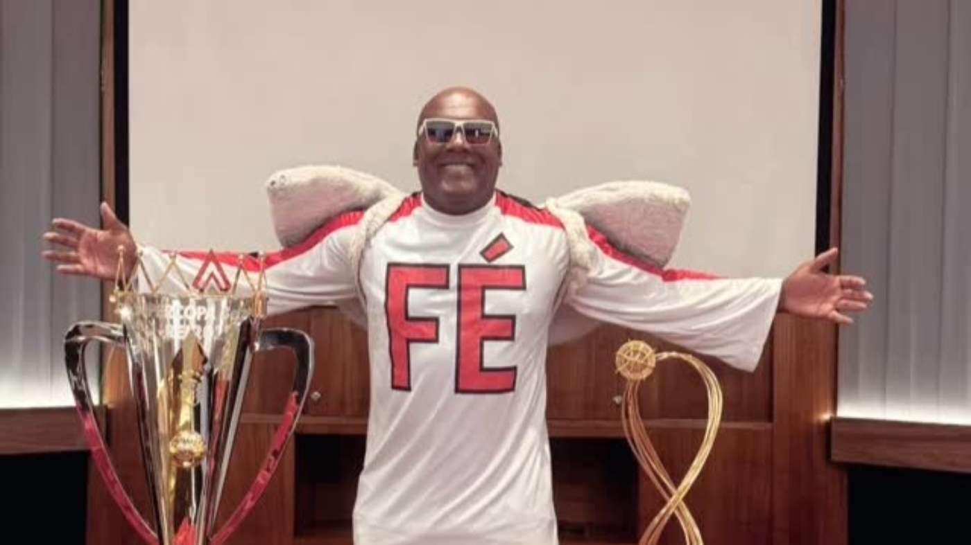 Anjinho do Flamengo com troféus  Foto: Reprodução/Instagram/@anjinhodoflamengo