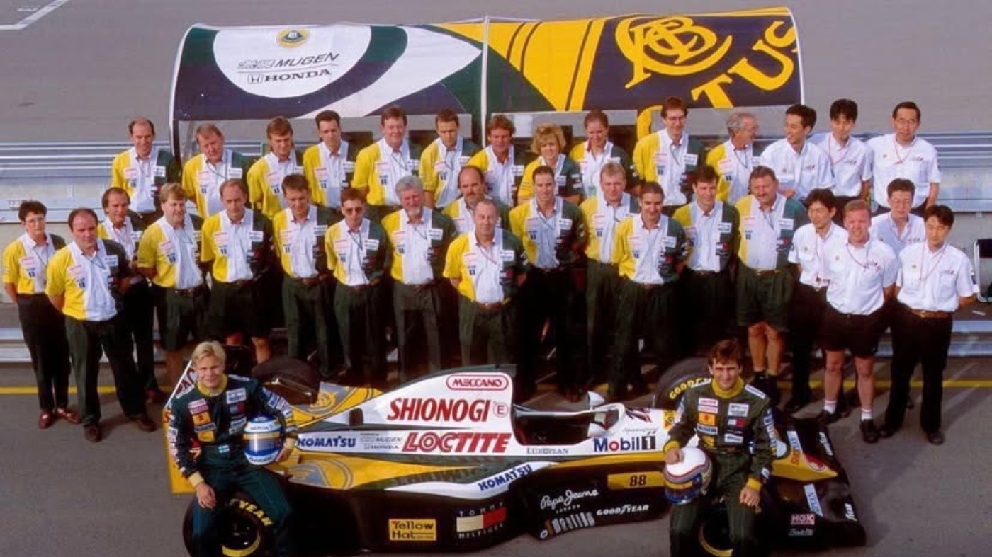 Mika Salo, Alessandro Zanardi e o que sobrou da Lotus em 1994 em Adelaide  Foto: Classic Team Lotus