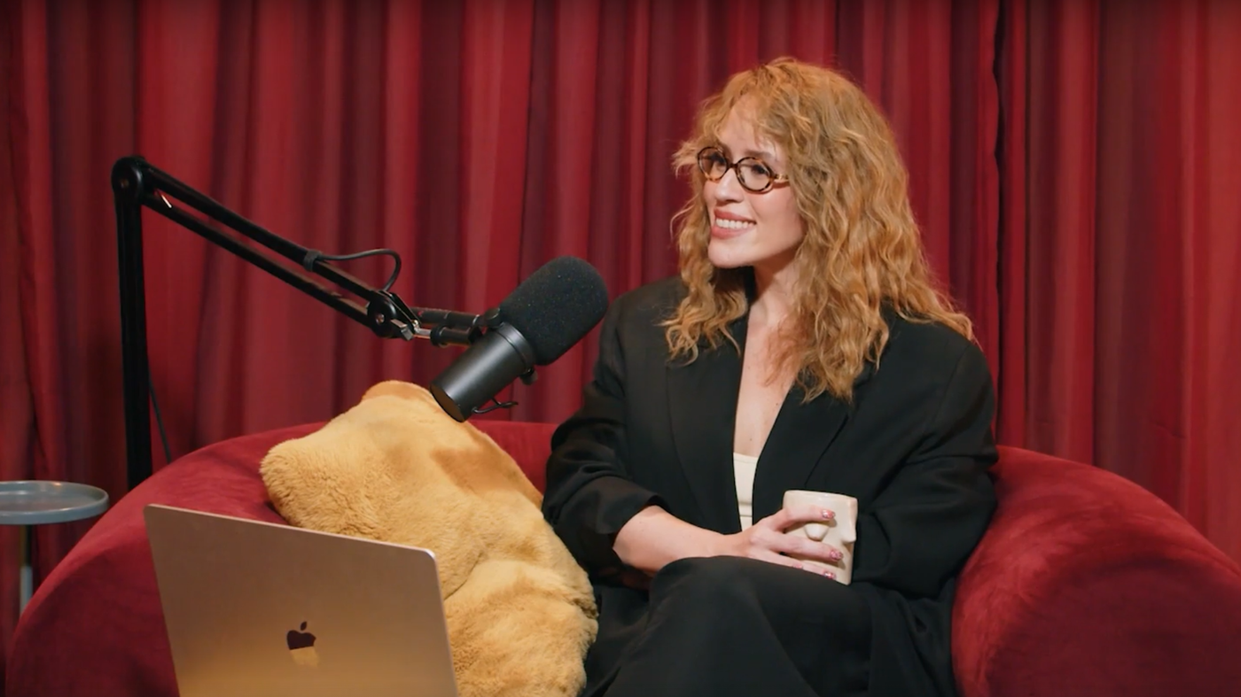 Marcela Ceribelli apresenta o podcast 'Bom Dia, Obviou'  Foto: Reprodução/Spotify