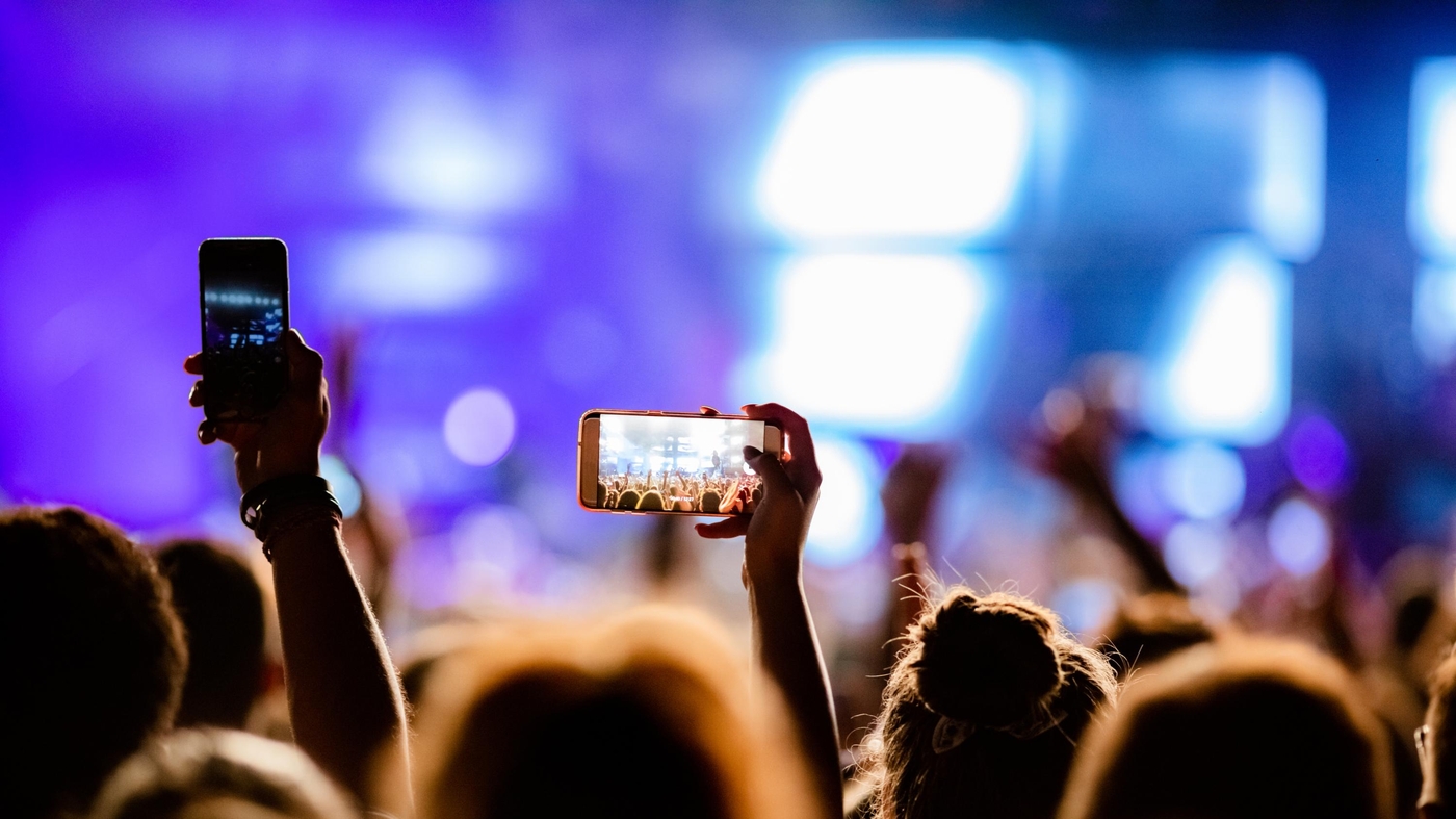 Pesquisa Sonora Trends mostra que maioria do público de festivais gosta de publicar na hora  Foto: Freepik