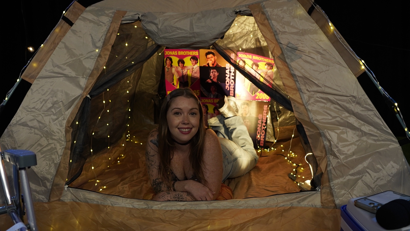 Episódio conta com Nath e Laura, amigas apaixonadas pelos Jonas Brothers  Foto: Terra Brasil