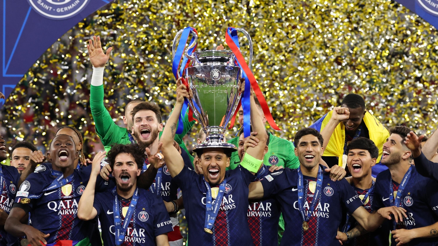 Marquinhos levantou o troféu de campeão da Liga dos Campeões pelo PSG  Foto: Carl Recine / Getty Images