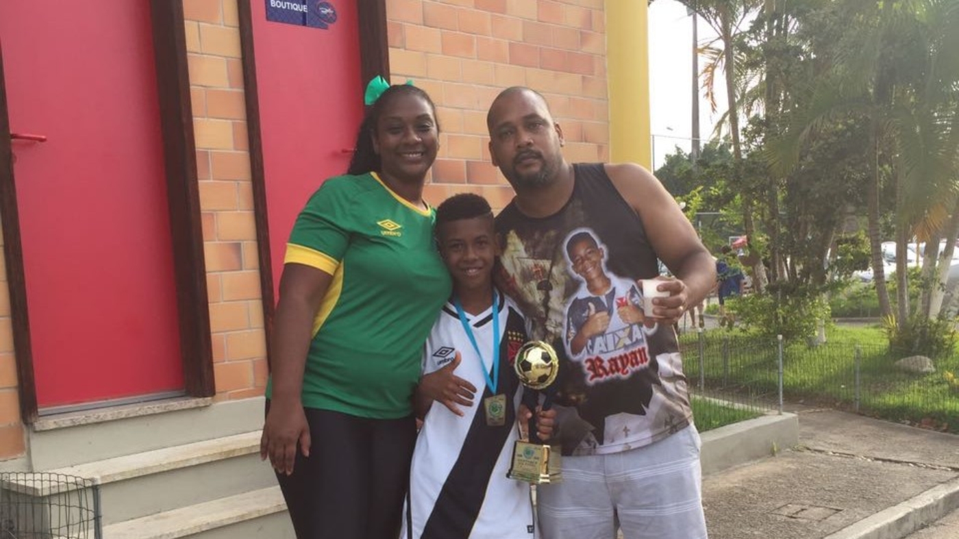 Rayan ao lado do pai e da mãe  Foto: Arquivo pessoal