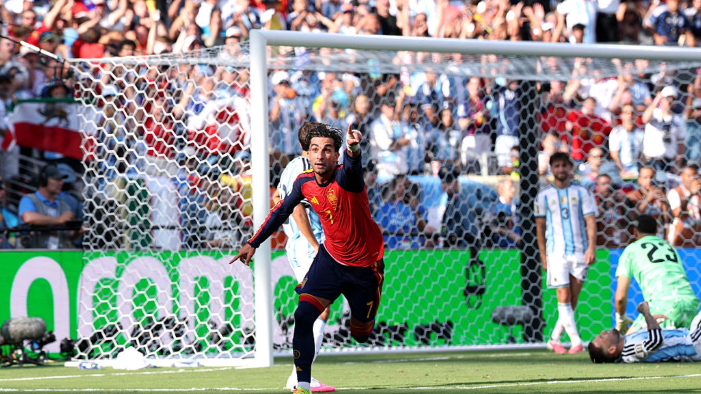 Ferran Torres comemora gol da Espanha  Foto:  Michael Regan - FIFA/FIFA via Getty Images