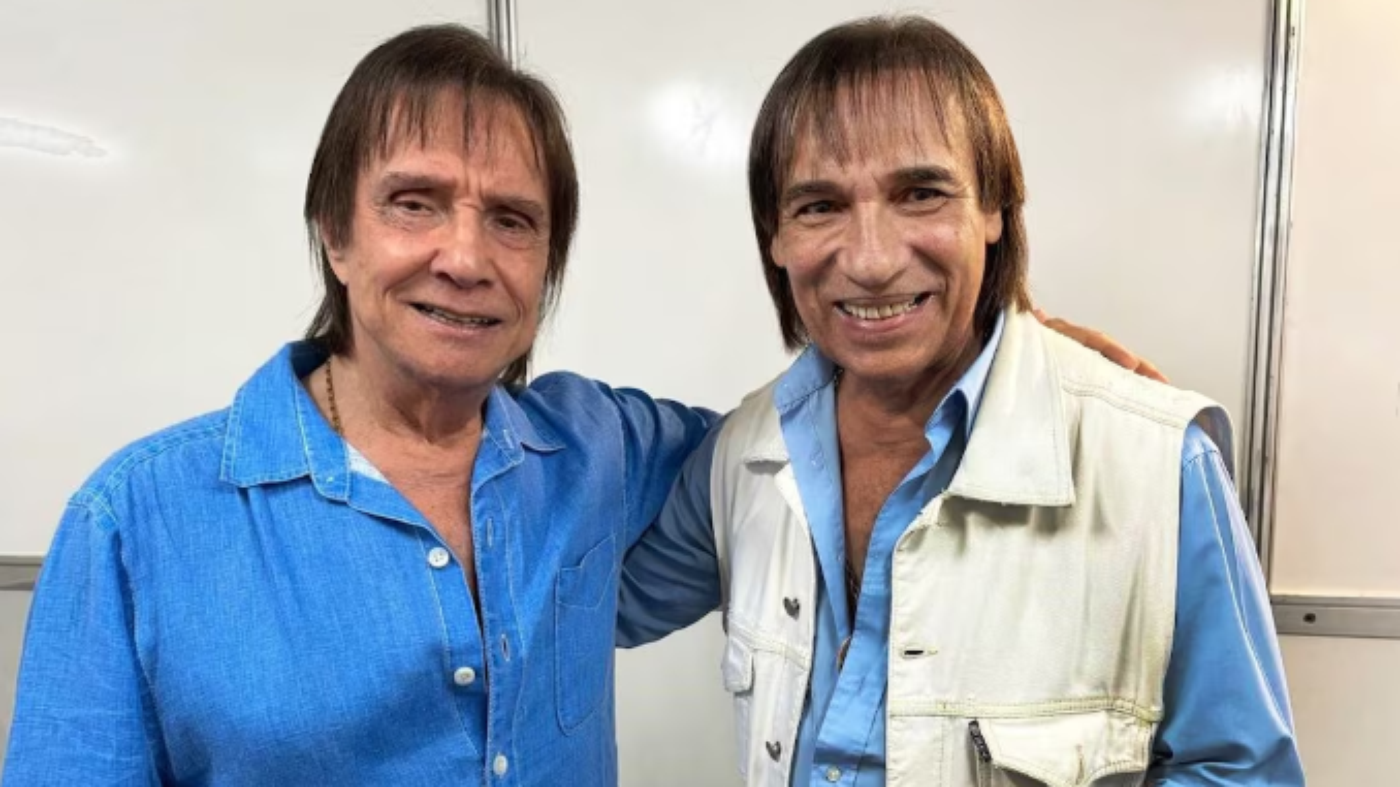 Roberto Carlos e seu 'cover oficial' Carlos Evanney   Foto: Reprodução/Facebook