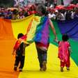 Multidão participa da 29ª Parada LGBTQIA+ em São Paulo