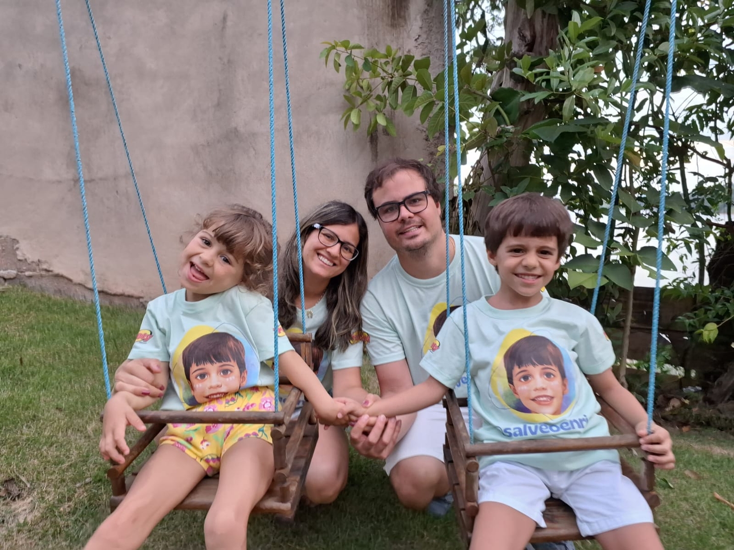 A família do menino Enrico, de 5 anos, diagnosticado com distrofia muscular de Duchenne  Foto: Arquivo pessoal