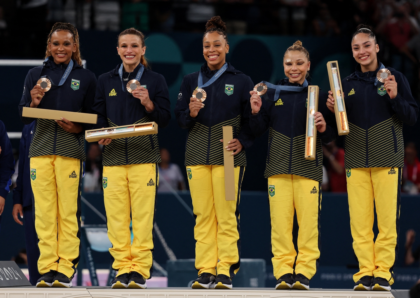 A equipe feminina conquistou a medalha de bronze na final por equipes da ginástica artística  Foto: Mike Blake