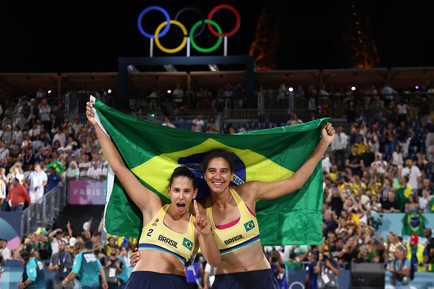 Ana Patrícia e Duda despacham canadenses e levam o ouro no vôlei de praia olímpico  Foto: Luiza Moraes/COB