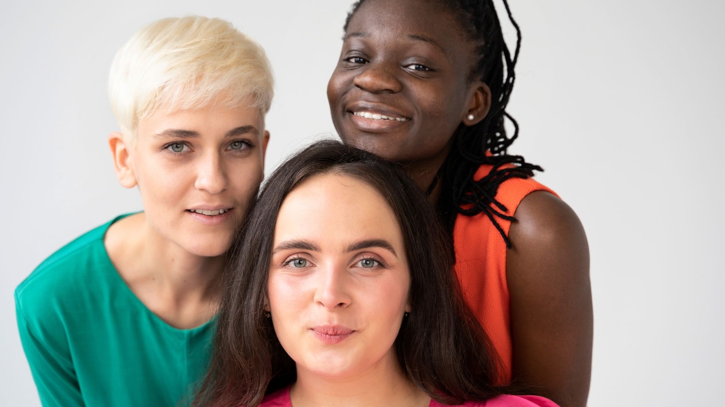 No Brasil, cerca de 1,1 milhão de pessoas adultas se declaram bissexuais, representando 0,7% da população  Foto:  Imagem de freepik