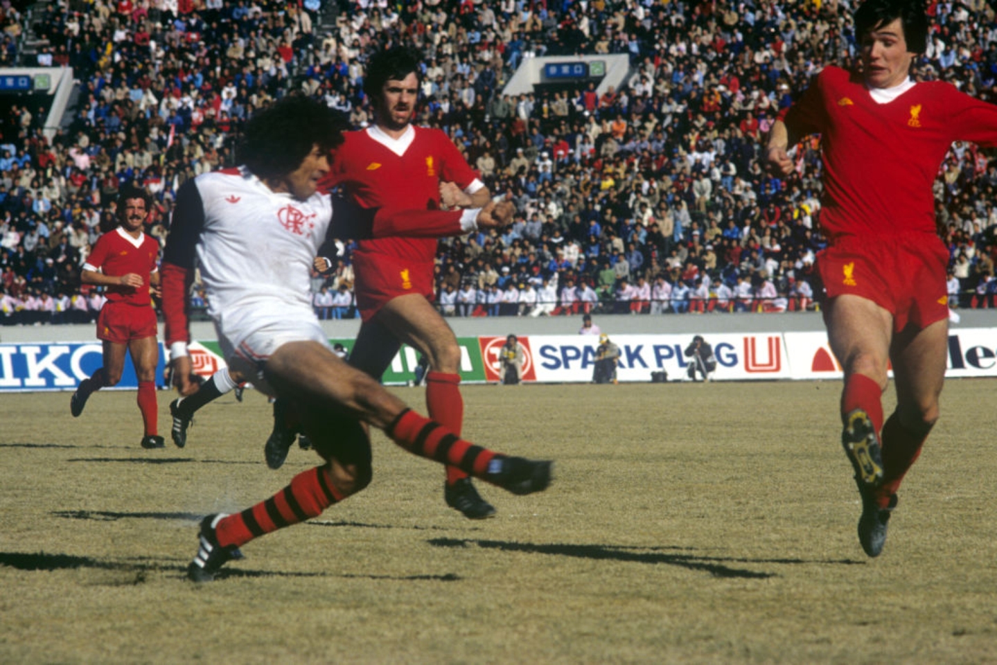 Nunes, do Flamengo, marca contra o Liverpool  Foto: Getty Images/Peter Robinson/PA Images