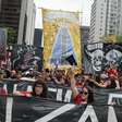 Cartazes religiosos e imagens de Nossa Senhora marcam manifestação pró-Lula