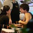 Bruna Marquezine é vista aos beijos com Shawn Mendes no Rio de Janeiro