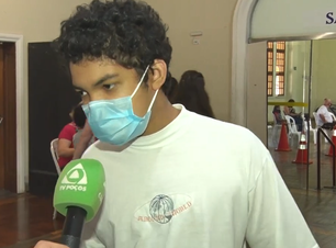 "Não acreditem nesse Bolsonaro", diz criança após se vacinar