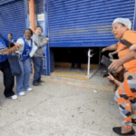 Candidato passa por baixo de portão para fazer Enem em São Paulo; acompanhe