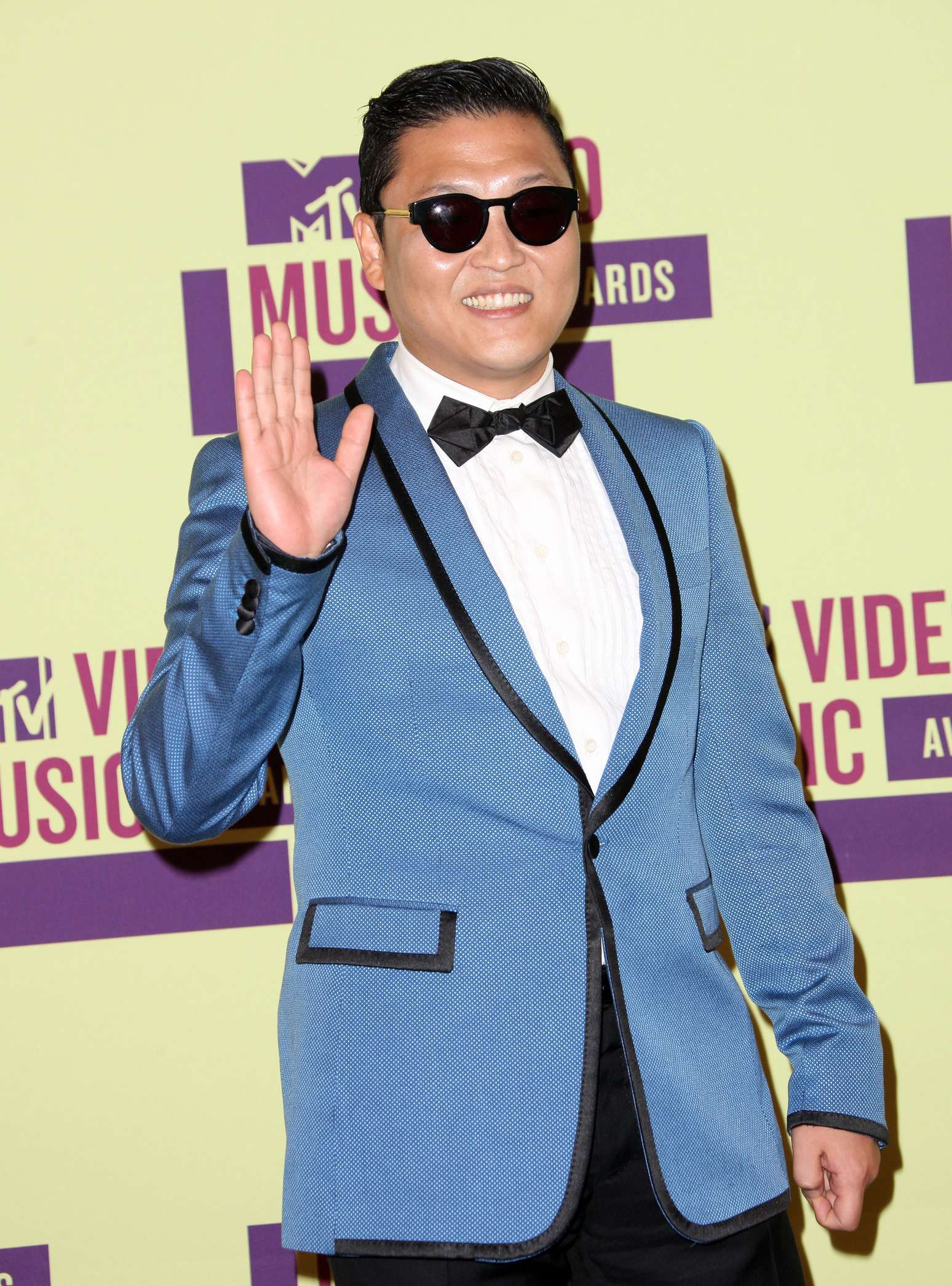 Veja análise detalhada do look do rapper Psy