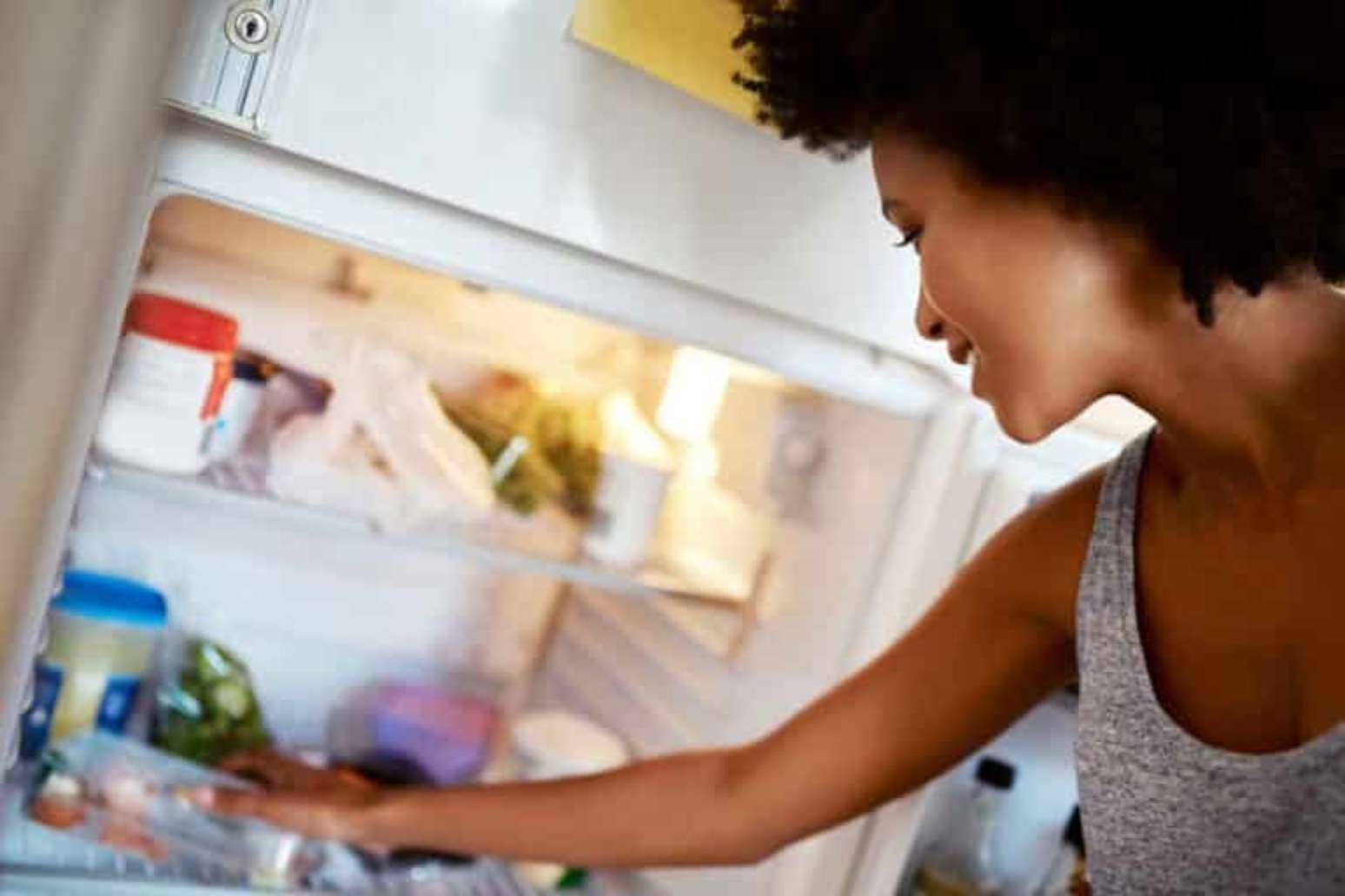 Dicas para tirar o mau cheiro da geladeira: um guia prático