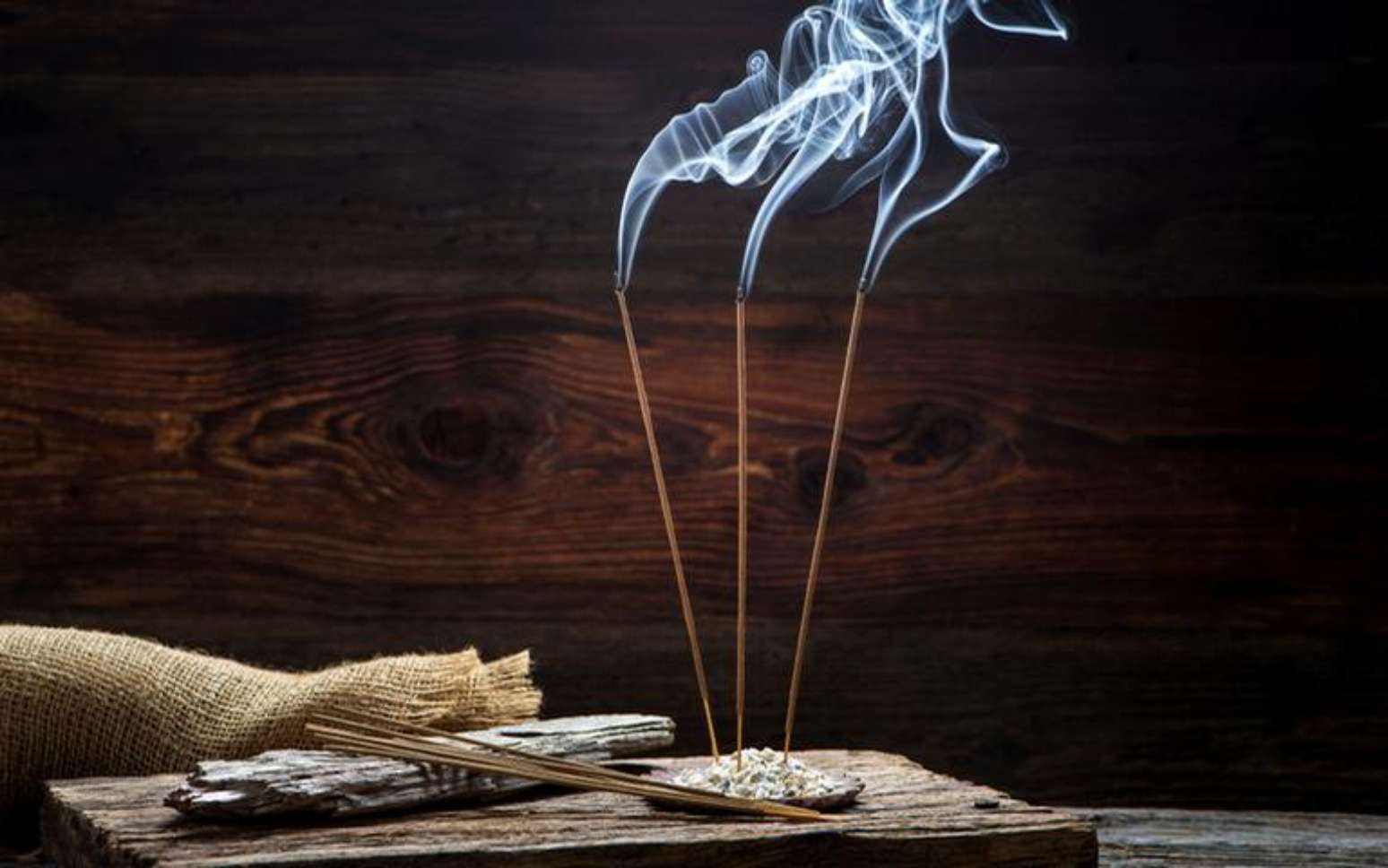 5 incensos para atrair dinheiro e prosperidade