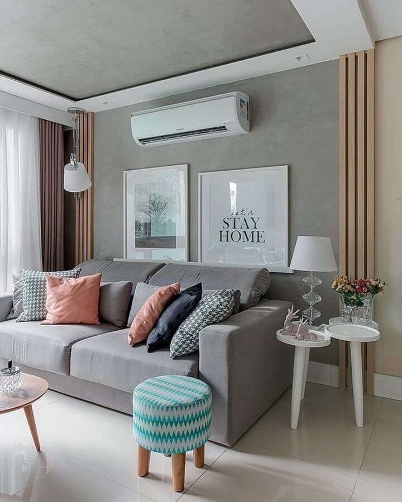 Decoração De Sala Com Puffs E Almofadas