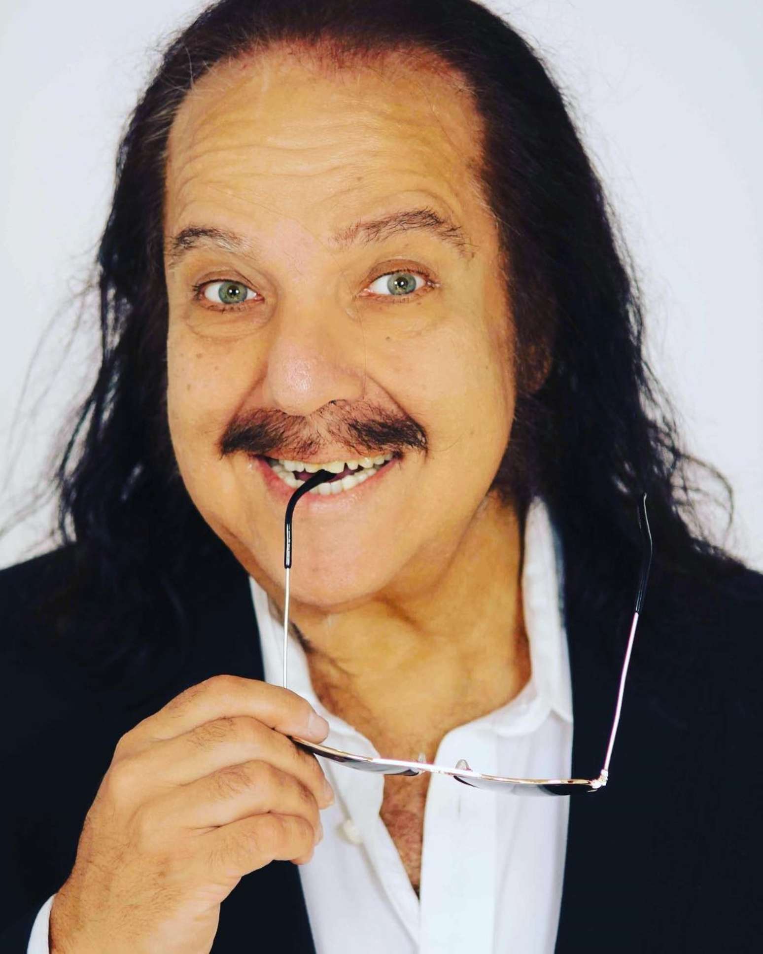 Lenda dos filmes adultos, Ron Jeremy tem demência e não será julgado ...