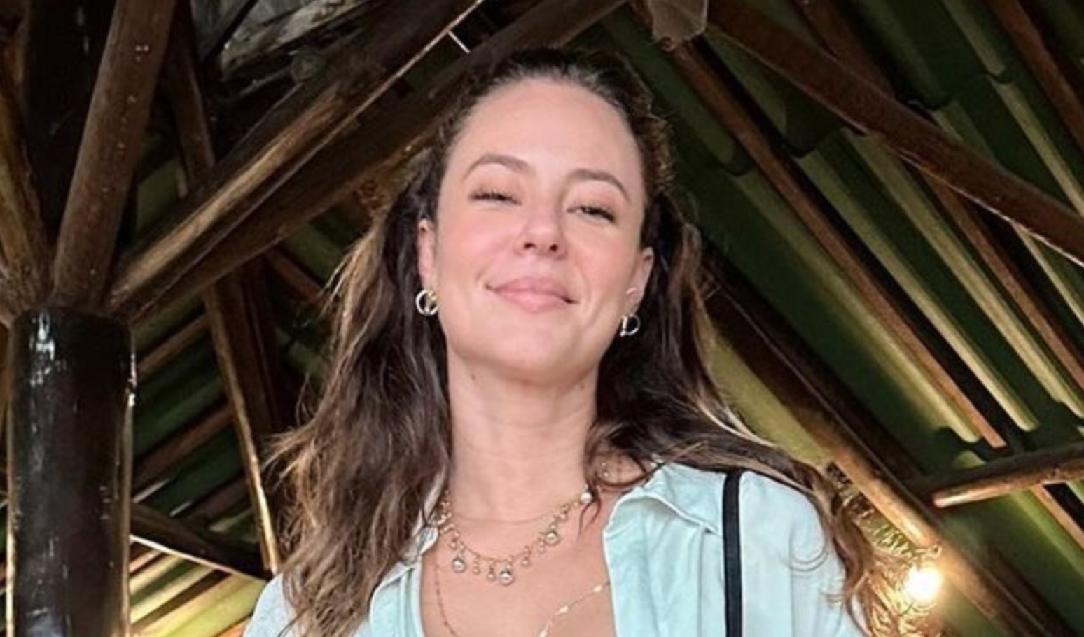 Nua após banho e de cara amassada: Paolla Oliveira entrega intimidade ...