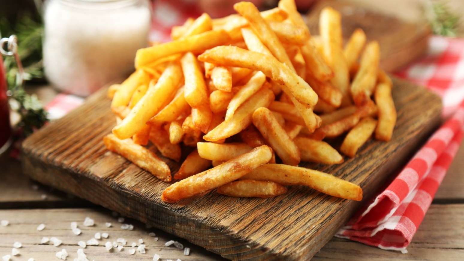 Batata frita crocante e sequinha: aprenda a fazer em casa!