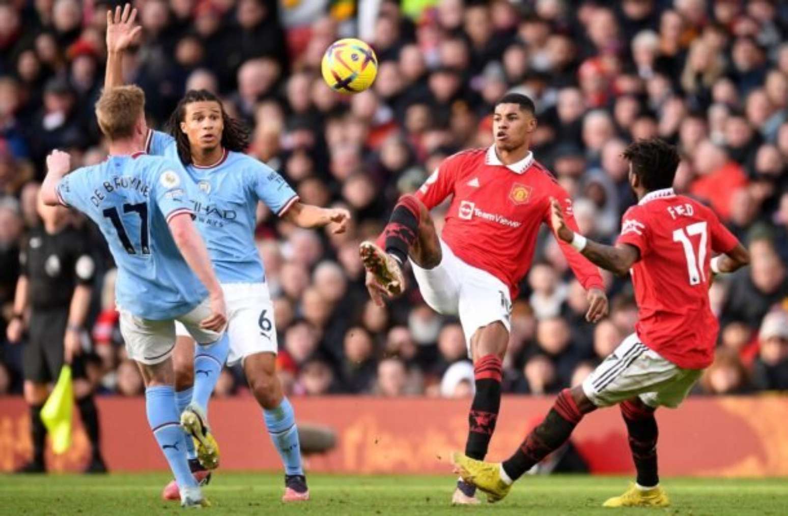 Manchester City x Manchester United: onde assistir, escalações, arbitragem
