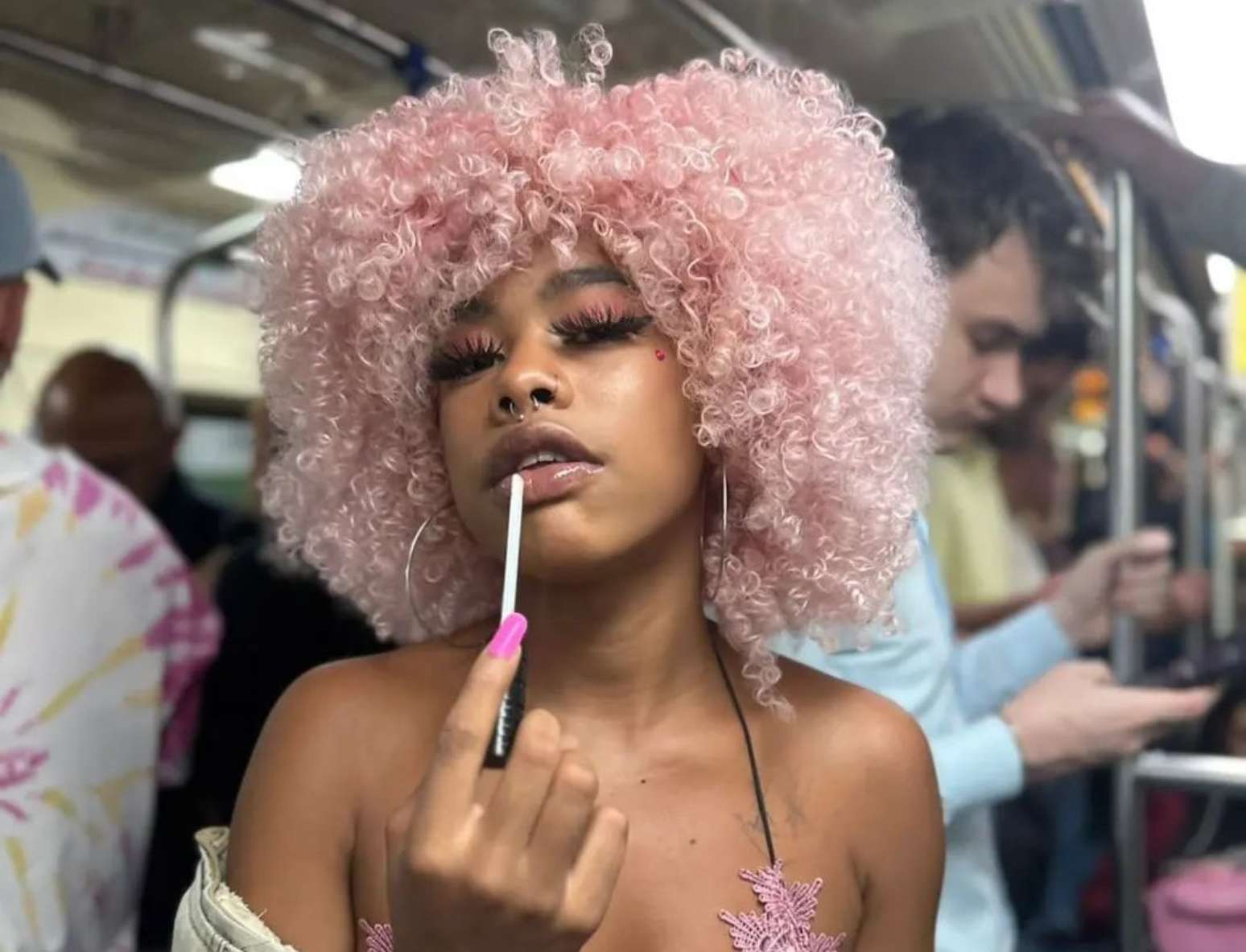 Kisha, rimadora muito além das tranças arrancadas no trem