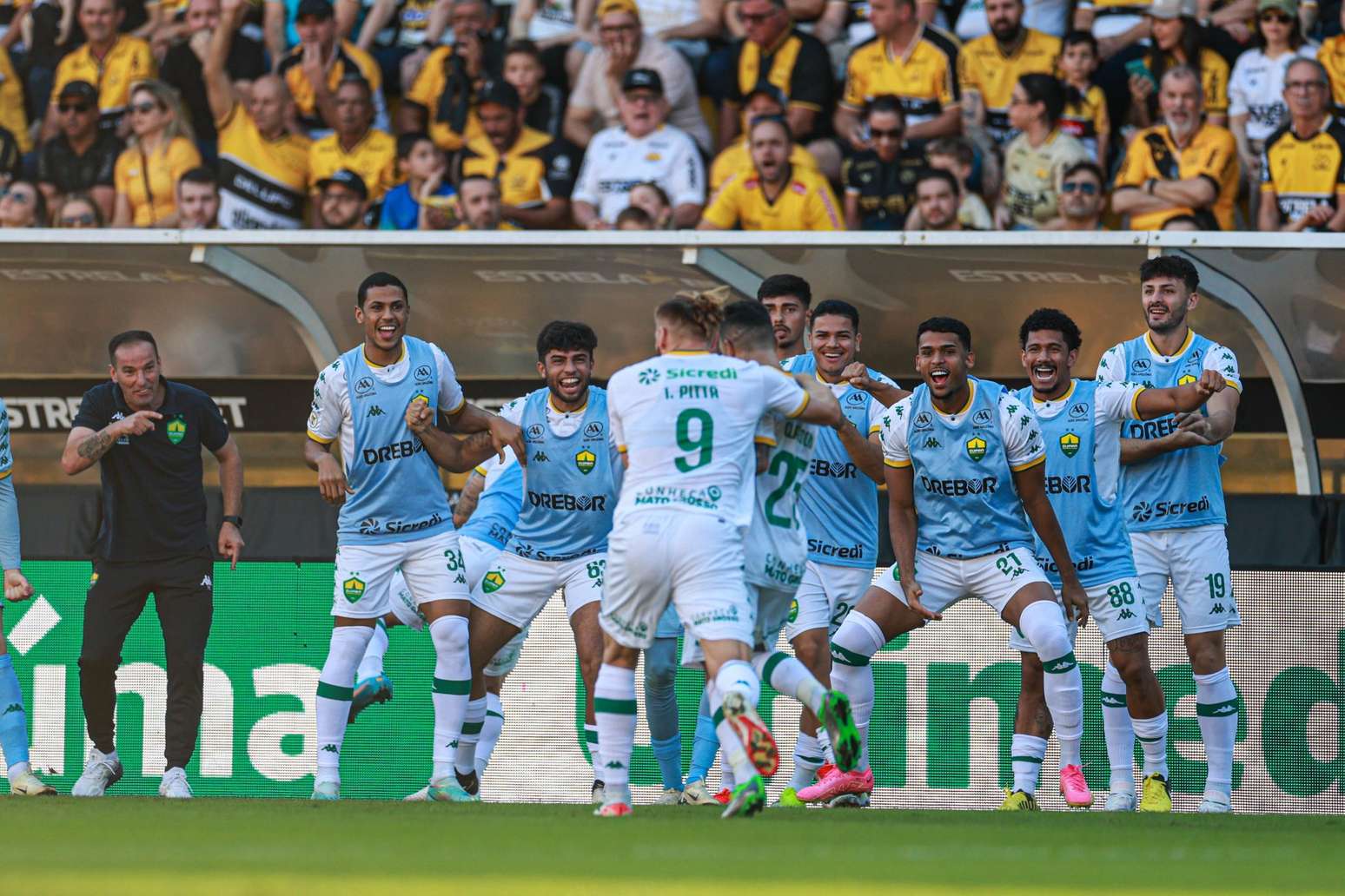 Cuiabá faz história com goleada memorável