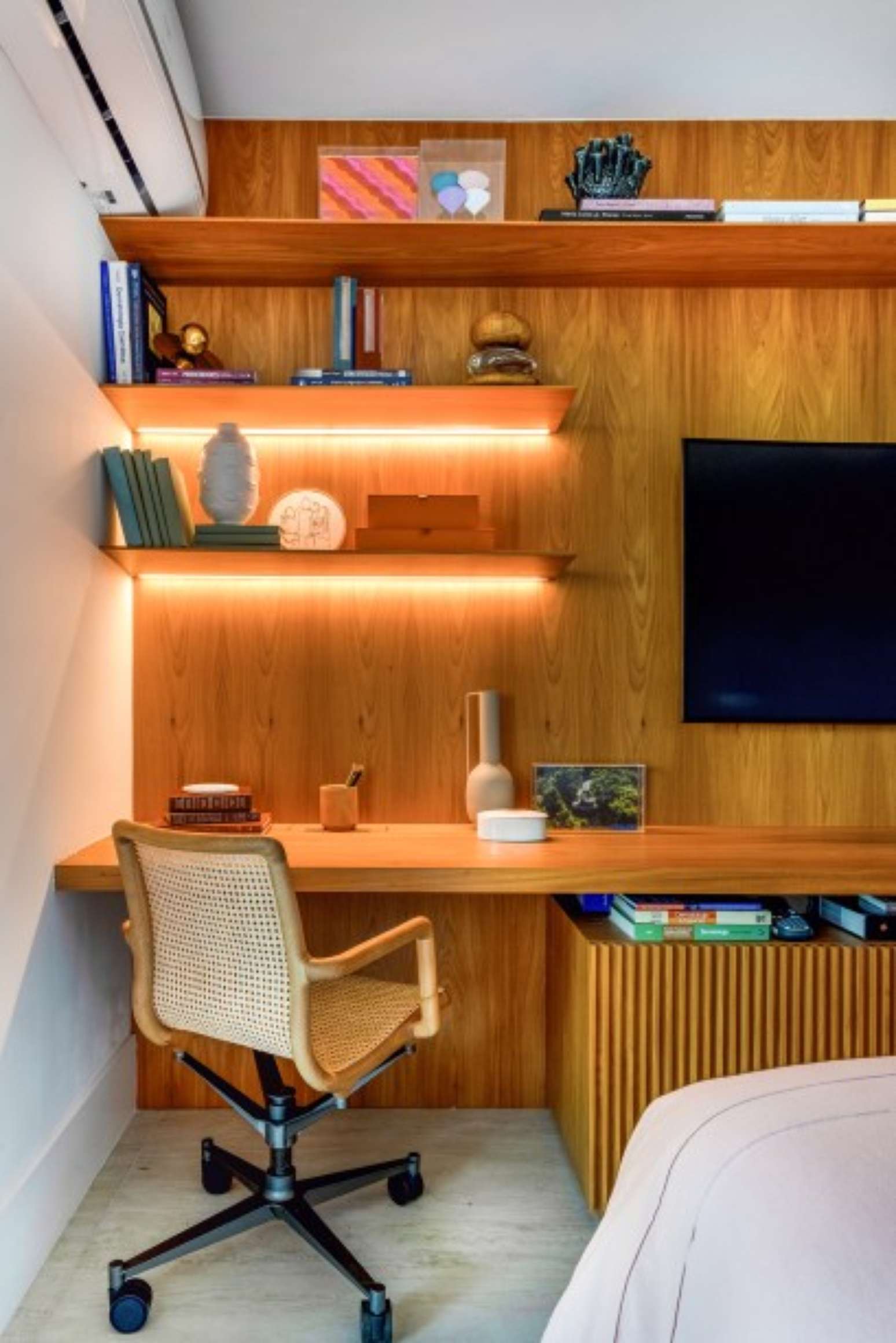 Home office no quarto: arquitetas dão dicas de como compor o ambiente
