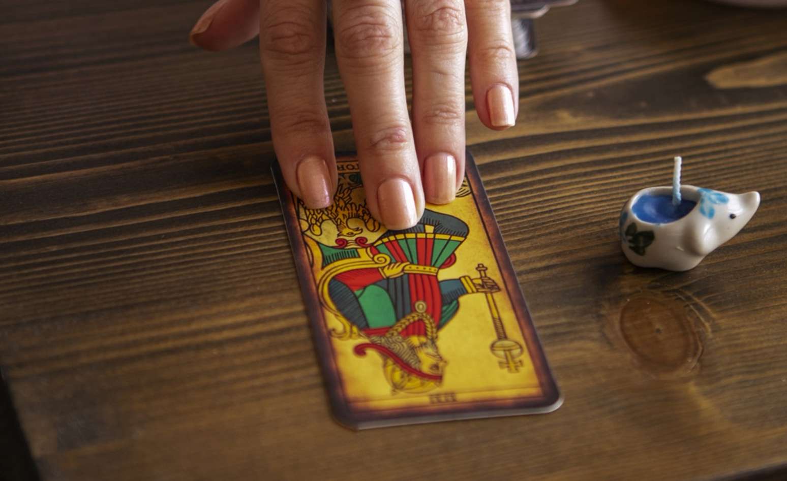 Carta Invertida O que significa quando saem cartas invertidas no Tarot?