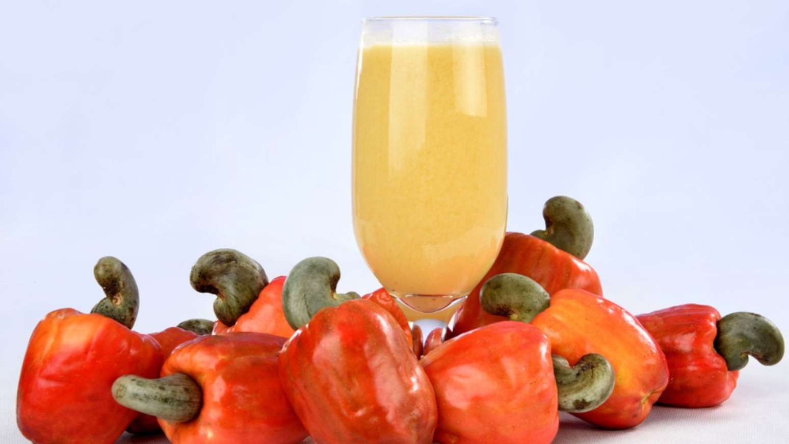 Como fazer suco de caju com a fruta? Aprenda para não amargar!