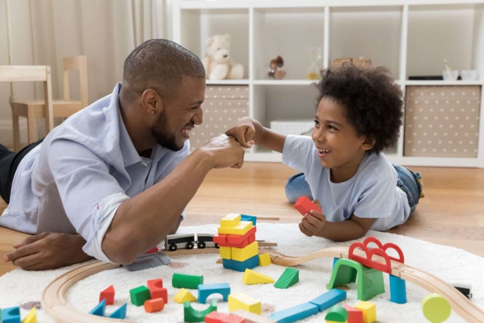 7 benefícios das brincadeiras entre pais e filhos