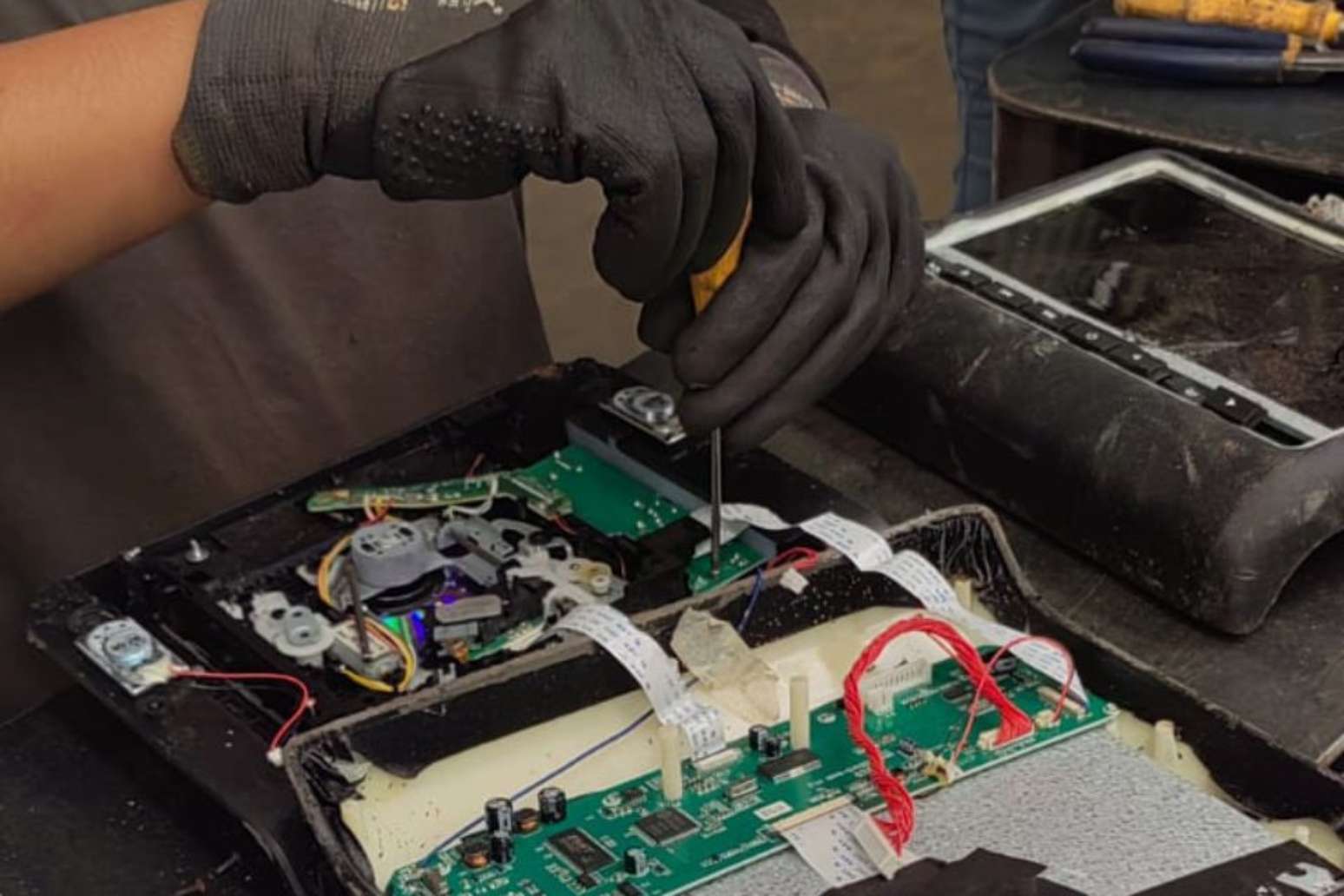 Parcerias solidárias transformam a reciclagem de eletrônicos no Brasil ...