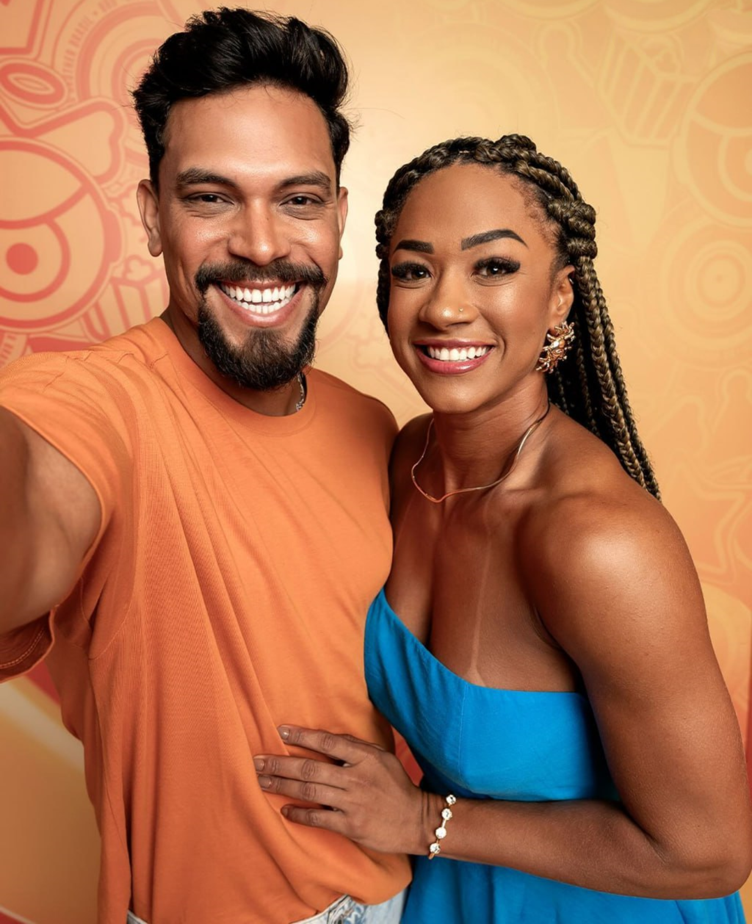 Aline e Vinícius entram juntos no BBB 25 após sete anos de amizade