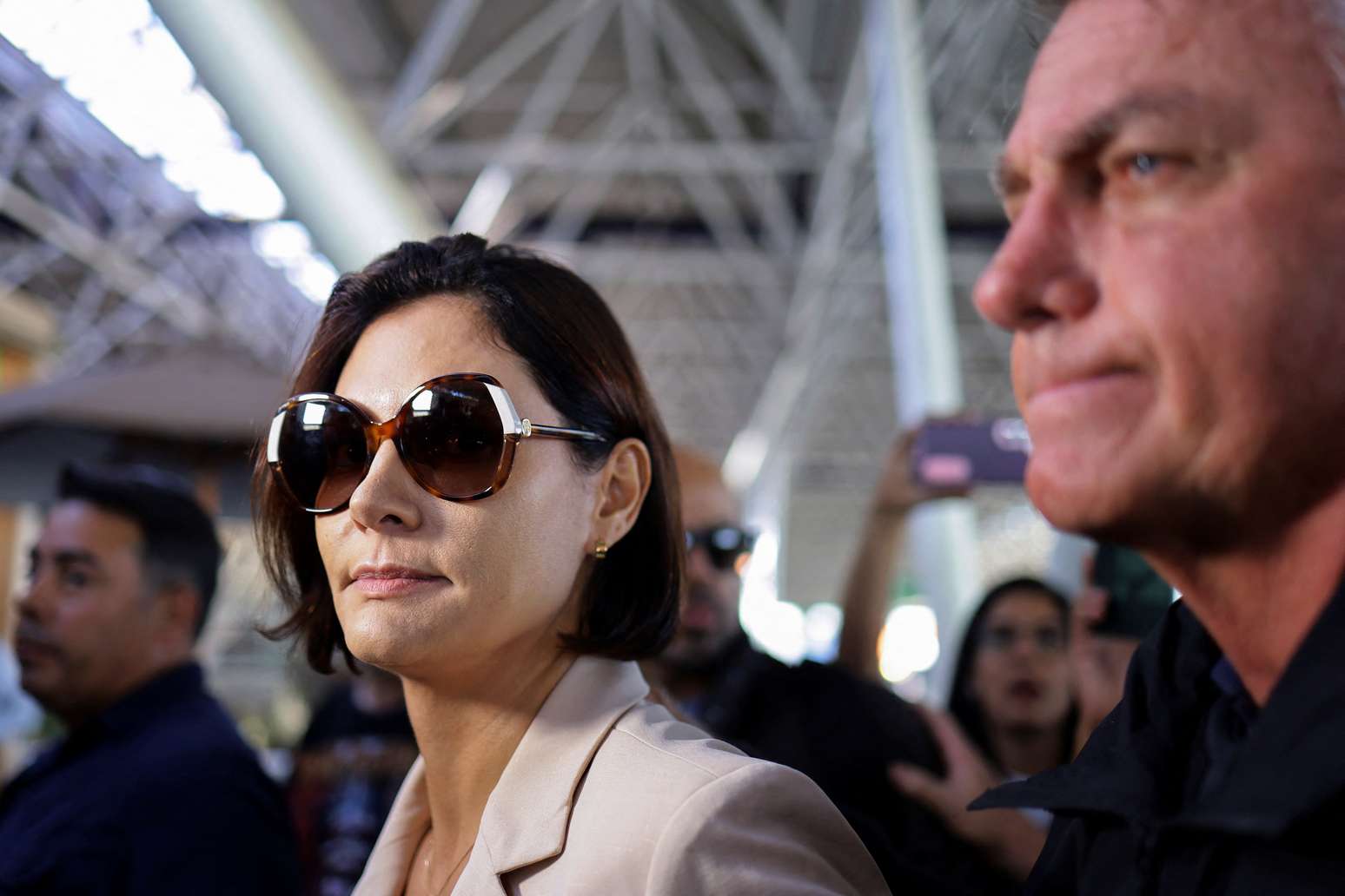 Michelle e Eduardo representam Bolsonaro na posse de Trump
