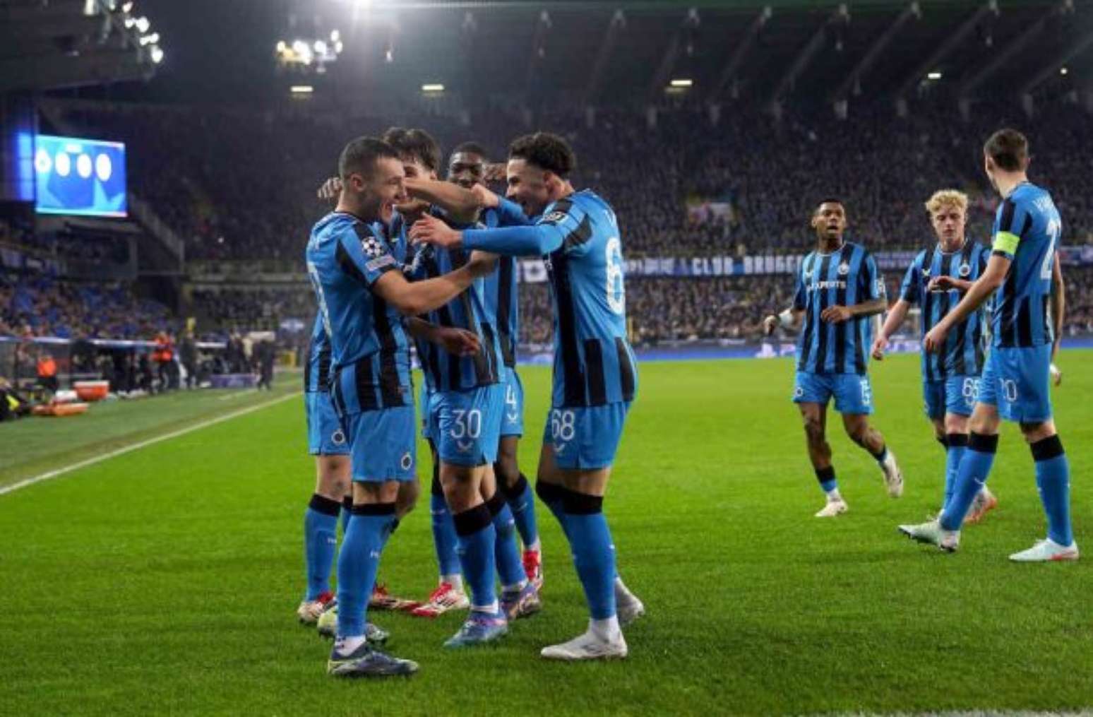 Brugge vence Atalanta nos acréscimos e abre vantagem nos playoffs da ...